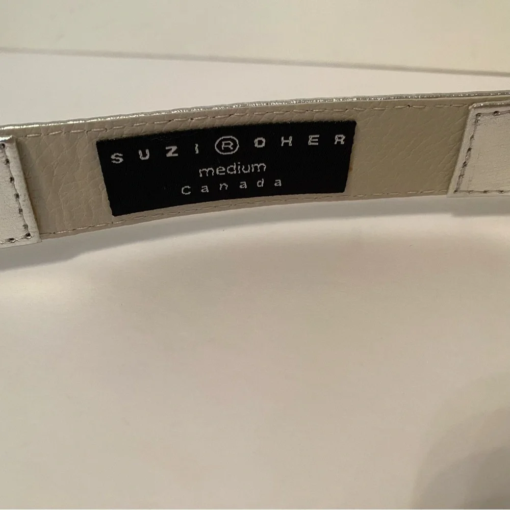 SUZI OHER BELT SILVER GOLD LEATHER GOLD BUCKLES ELASTIC ADJUSTABLE SKINNY SIZE M